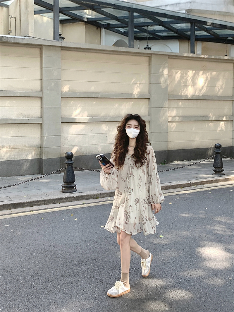 實拍#法式溫柔風V領綁帶長袖連衣裙女印花寬鬆大擺a字短裙
