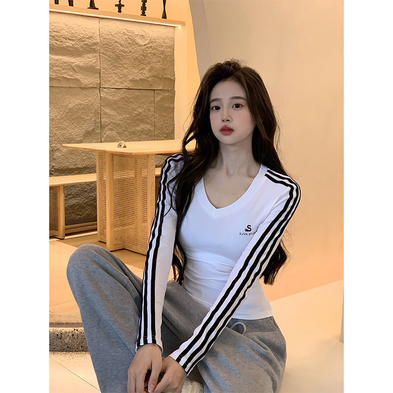 實拍長袖t恤女裝2025春秋薄款潮設計感條紋短款修身打底衫V領上衣