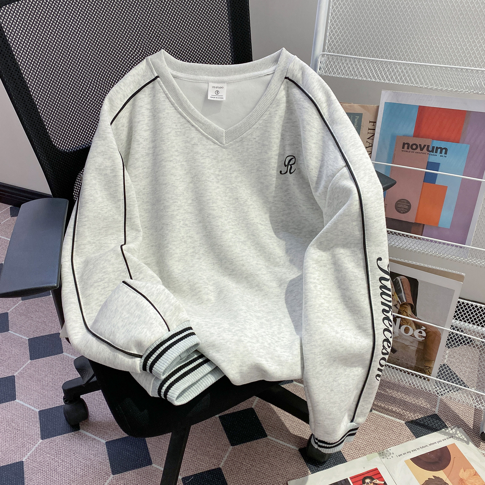 實拍純棉華棉複合牛奶絲衛衣女2025早春新款條紋明線裝飾V領上衣