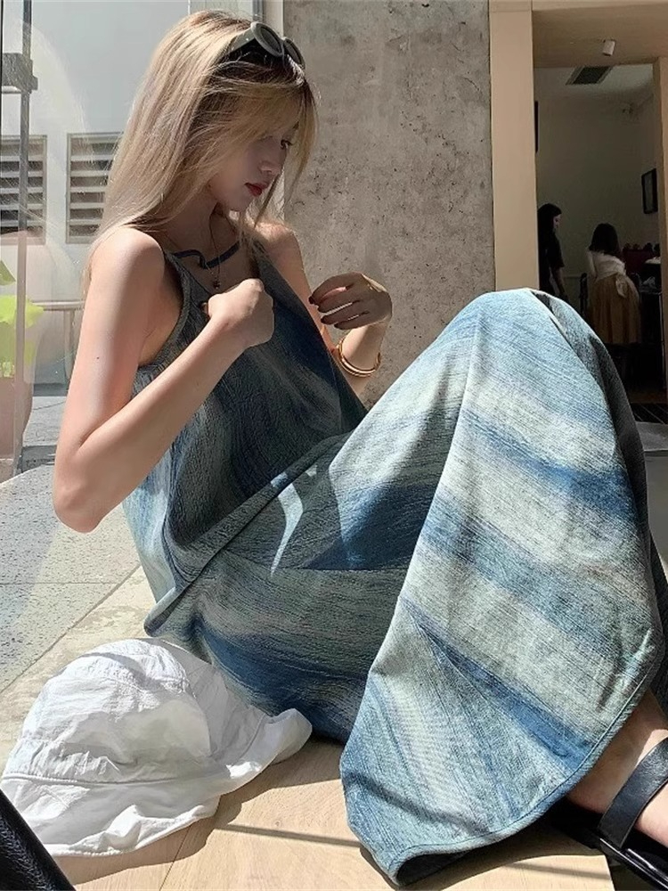 法式暈染吊帶連衣裙女夏季2025新款寬鬆慵懶小眾別致藍色長裙子潮