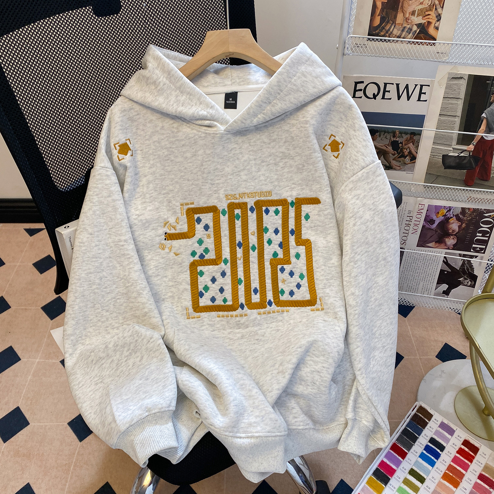 實拍純棉華棉複合牛奶絲衛衣女2025早春新款刺繡花薄寬鬆連帽上衣