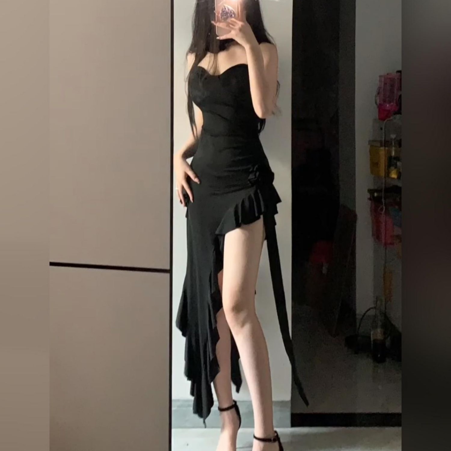 2025法式純欲荷葉邊黑色吊帶連衣裙女性感辣妹不規則開叉包臀裙子