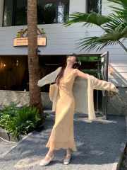 實拍~黃色吊帶連衣裙女春夏設計感海邊度假收腰魚尾裙+罩衫