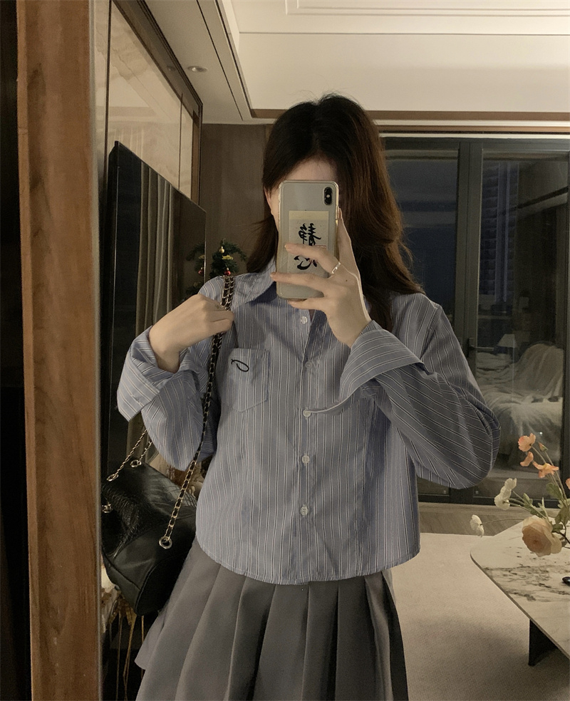 藍色條紋襯衫女春秋港味寬鬆ins法式設計感小眾長袖短款襯衣上衣