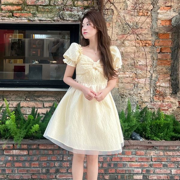 Sweet princess style cream yellow puff sleeve dress spring 2025 new French fashionable bow skirt women's trendy