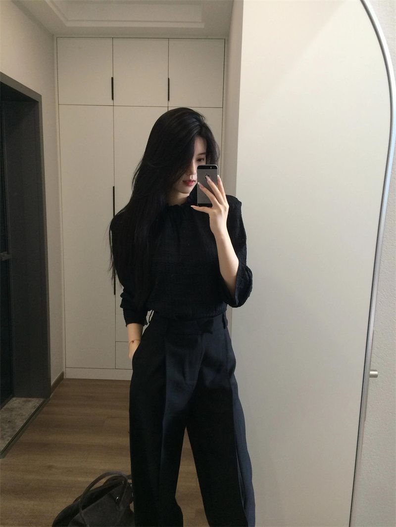Black round neck pleated puff sleeves T-shirt top for women early autumn style new temperament