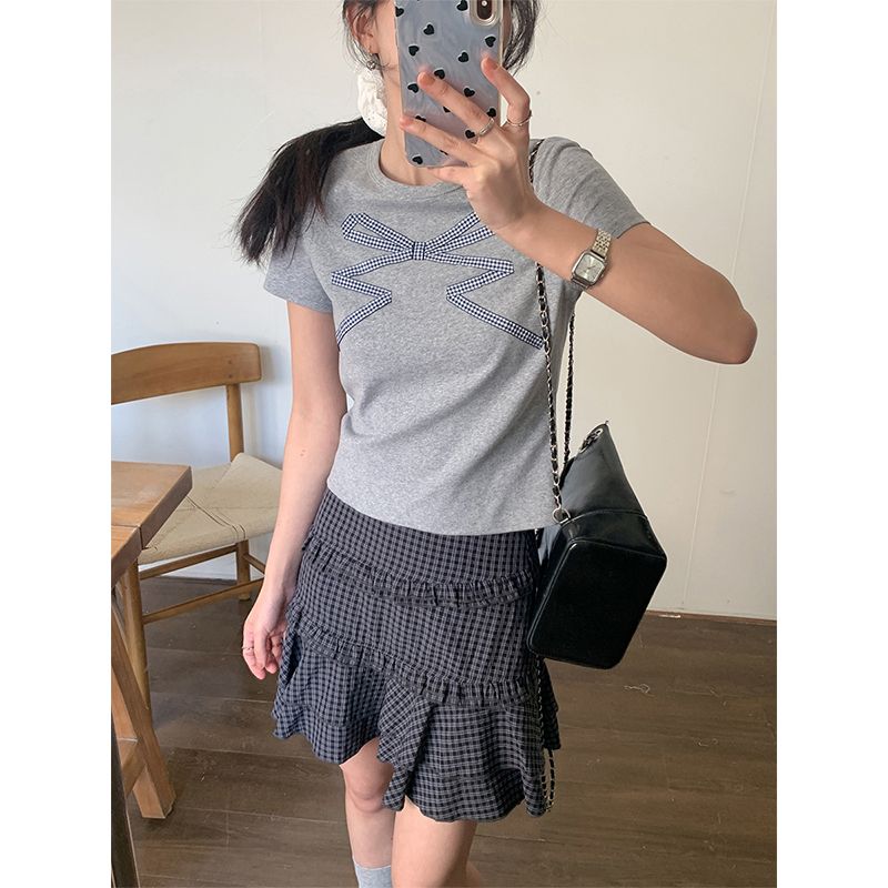 Real-life new small clear round neck short-sleeved T-shirt with chest plaid bow pattern design knitted T-shirt