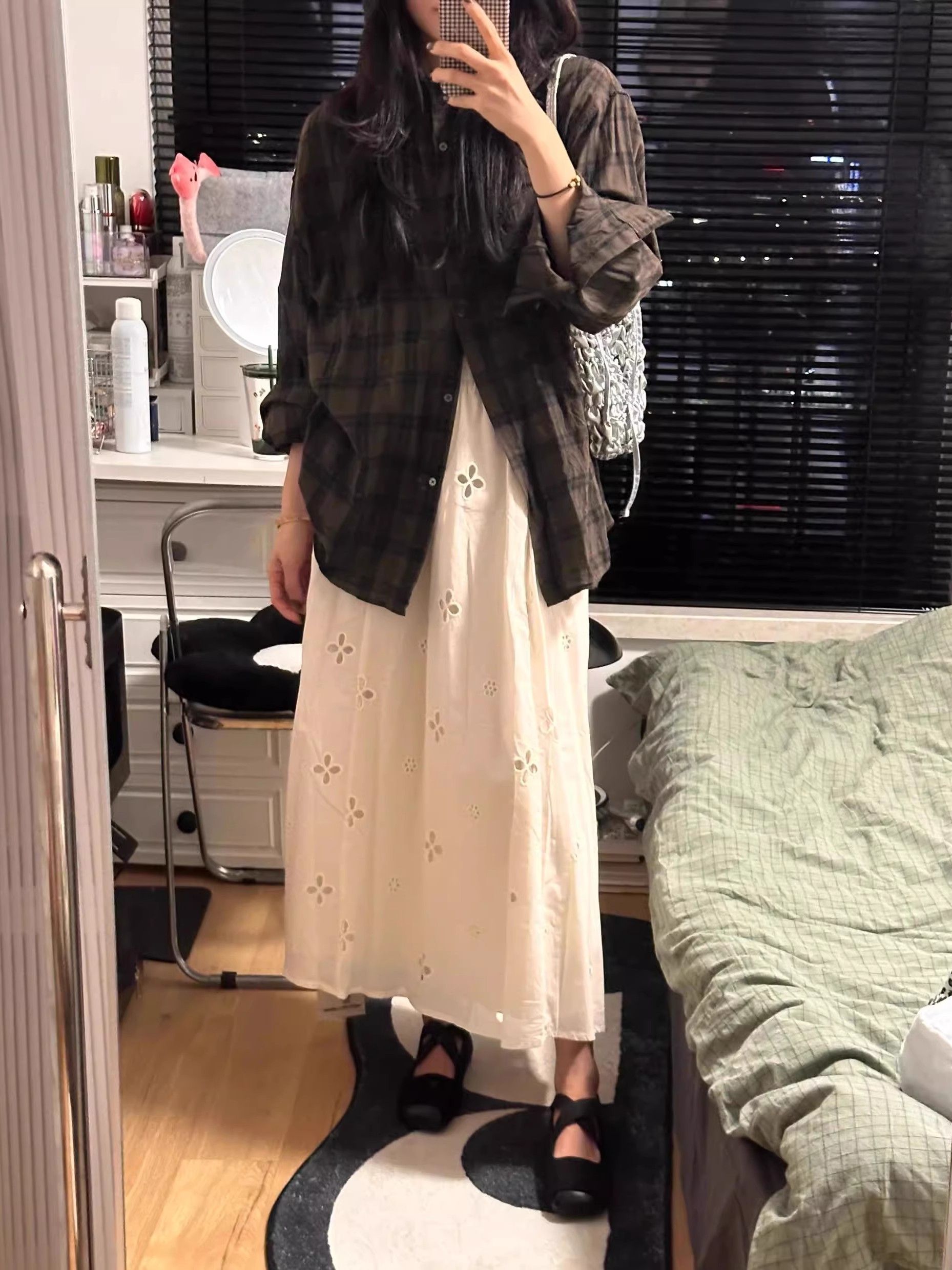 Korean version of commuting versatile long skirt retro three-dimensional hollow slim skirt French small elastic waist A-line skirt