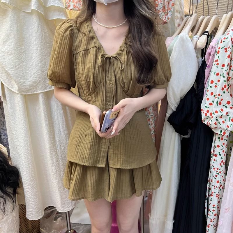 Original workmanship Korean version of pure color temperament bubble short sleeve V-neck drawstring shirt + elastic waist casual shorts set