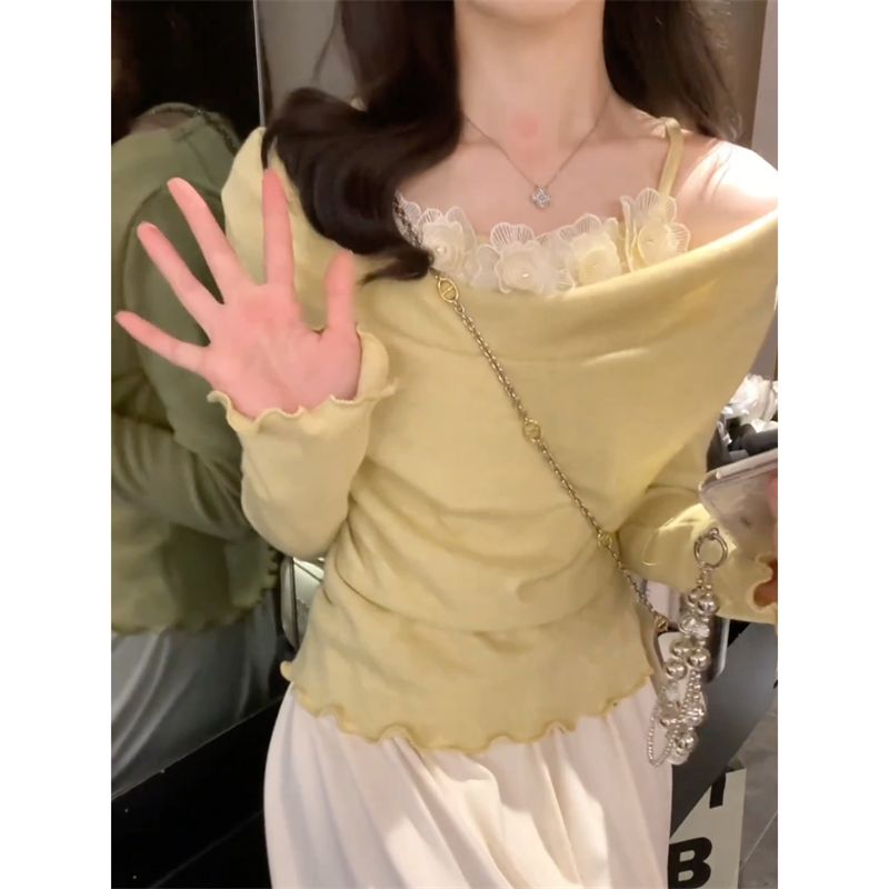 New spring and autumn base shirt design sense base shirt winter mostly wear method hem black ears swinging neck handmade flower top