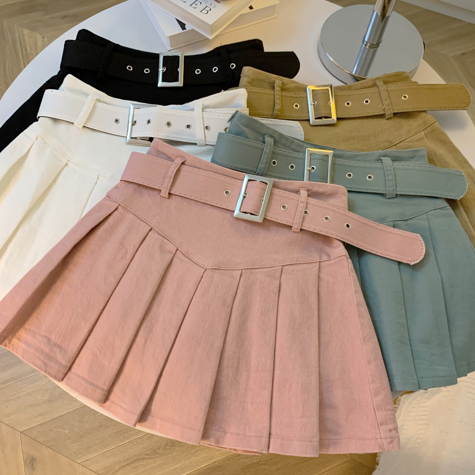 Real shot Korean version of retro versatile short skirt with belt high waist pleated skirt for women