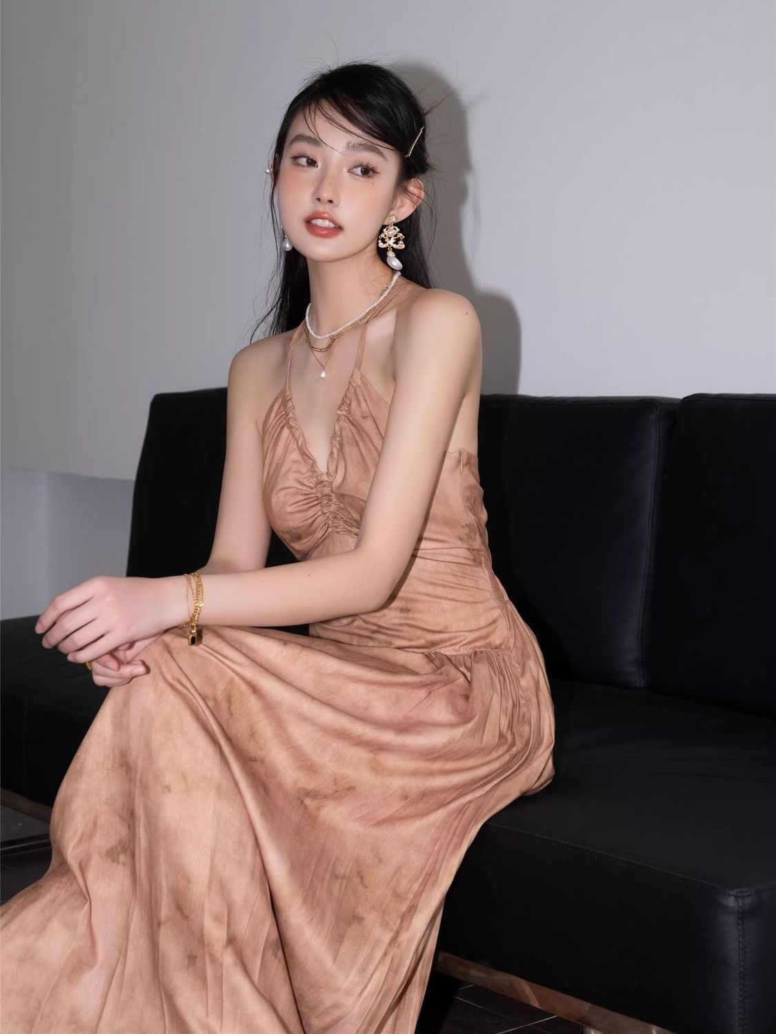 法式高級感吊帶連衣裙女裝夏季茶歇裙露背收腰裙子復古氣質中長裙
