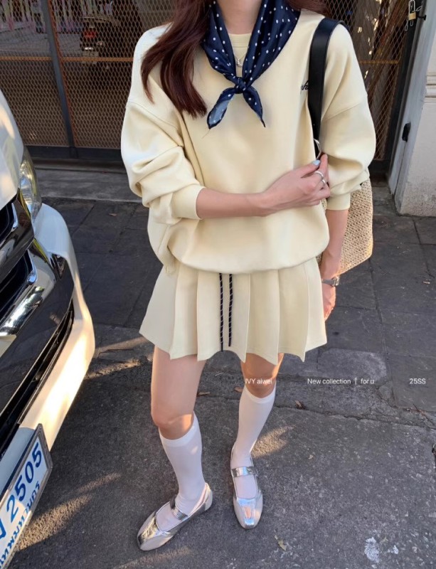 Sweatshirt suit skirt for women 2025 spring new Korean casual and fashionable gray top pleated skirt short skirt two-piece set