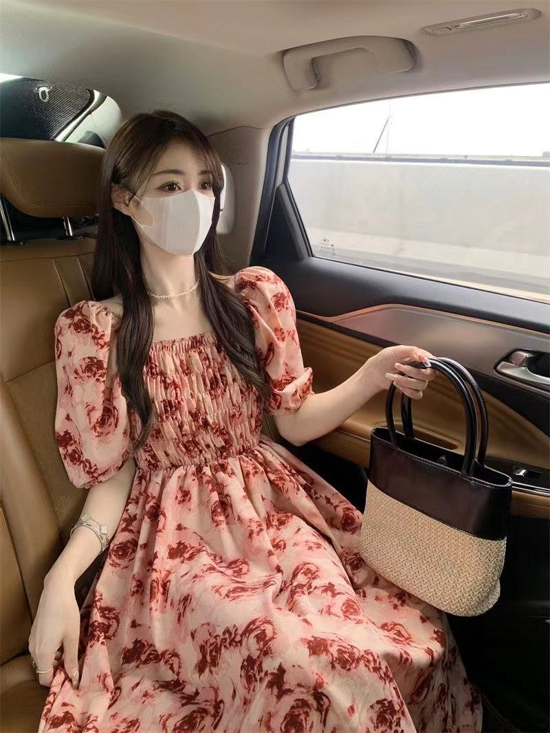 法式復古方領連衣裙女裝夏季款高級感一字肩裙子收腰顯瘦碎花長裙