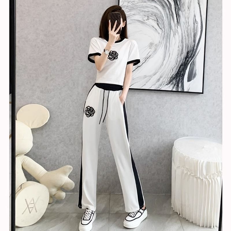 Internet celebrity casual suit for women in summer 2025 new fashion age-reducing short-sleeved wide-leg pants two-piece set