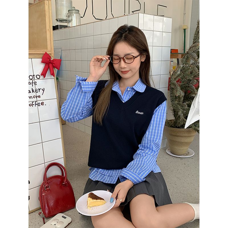 Real shot of new knitted vest vest for women in spring 2025 college style loose layered vest sweater