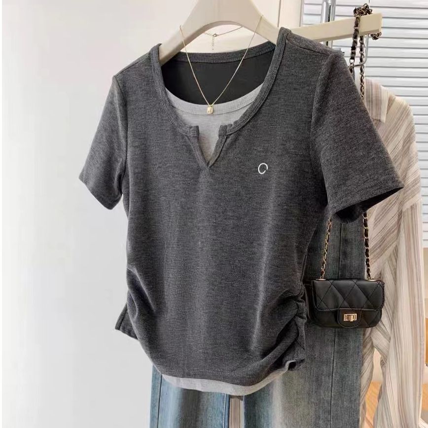 Dark gray v-neck fake two-piece shoulder T-shirt for women in summer summer slim design short-sleeved knitted top 2025 new style