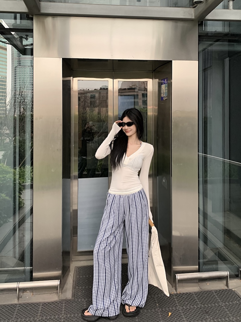 Real photos of pure hot girls V-neck long-sleeved T-shirt + plaid underwear + high-waisted casual floor-moving wide-leg pants