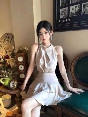 Off-shoulder halter neck fashionable vest + high-waisted ruffled skirt two-piece summer suit