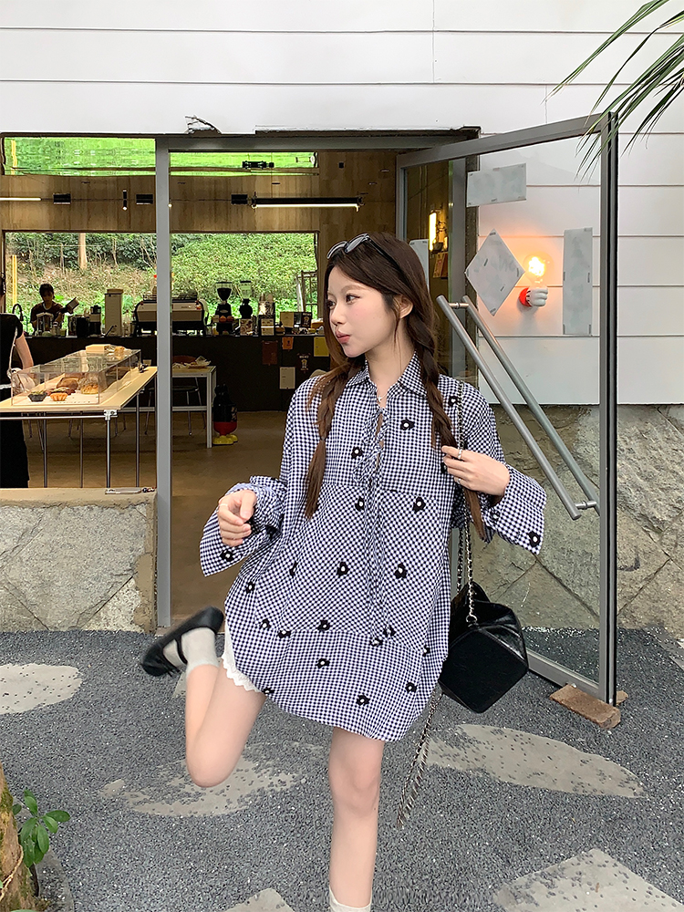 實拍 元氣少女韓chic春夏人手一件繡花格子寬鬆襯衫