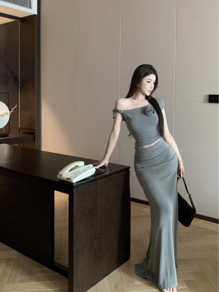 Real shot, sexy slim and slim solid color asymmetrical off-shoulder top + slit skirt suit