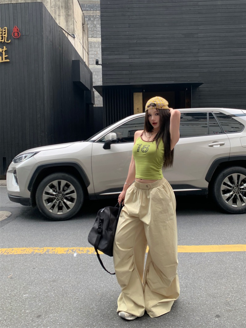 Real shot of hot girls short suspender vest top + casual sports suit high waist work pants two-piece set
