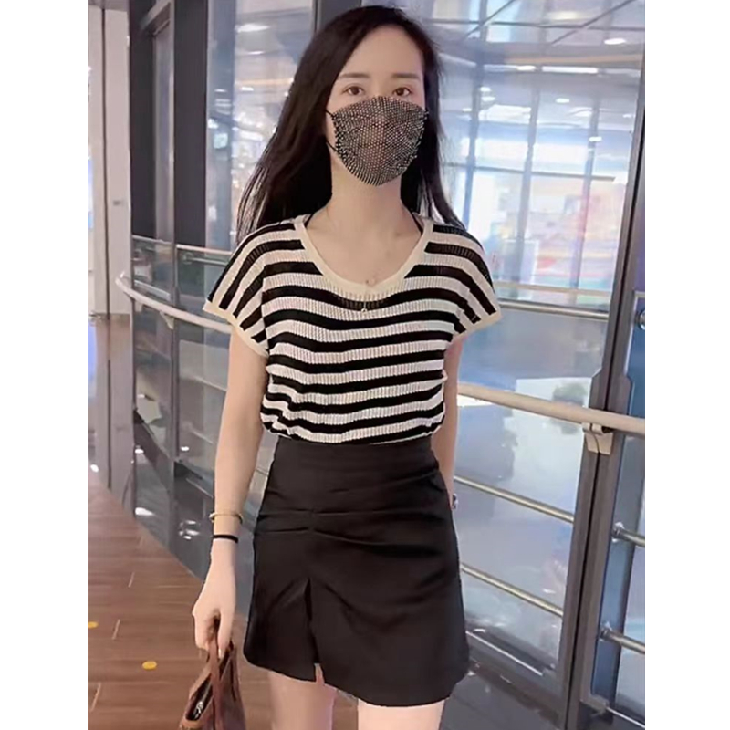 後背鏤空蕾絲拼接條紋針織衫女夏季新款設計感小心機打底衫上衣薄