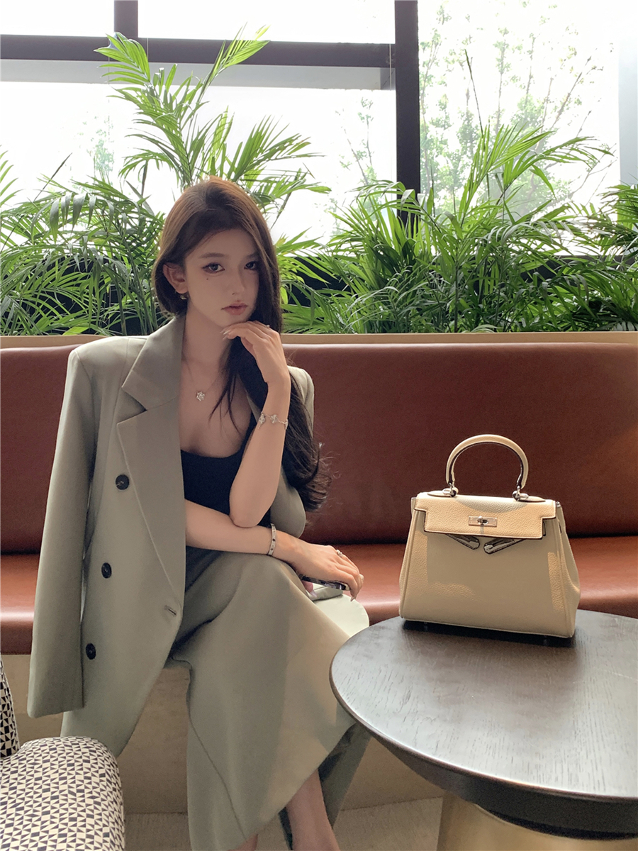 Real shot of retro sexy temperament commuter suit jacket + high waist hip skirt suit for women