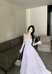 Real shot Korean version of slim V-neck long-sleeved halter neck bottoming shirt T-shirt + high waist pleated chiffon skirt