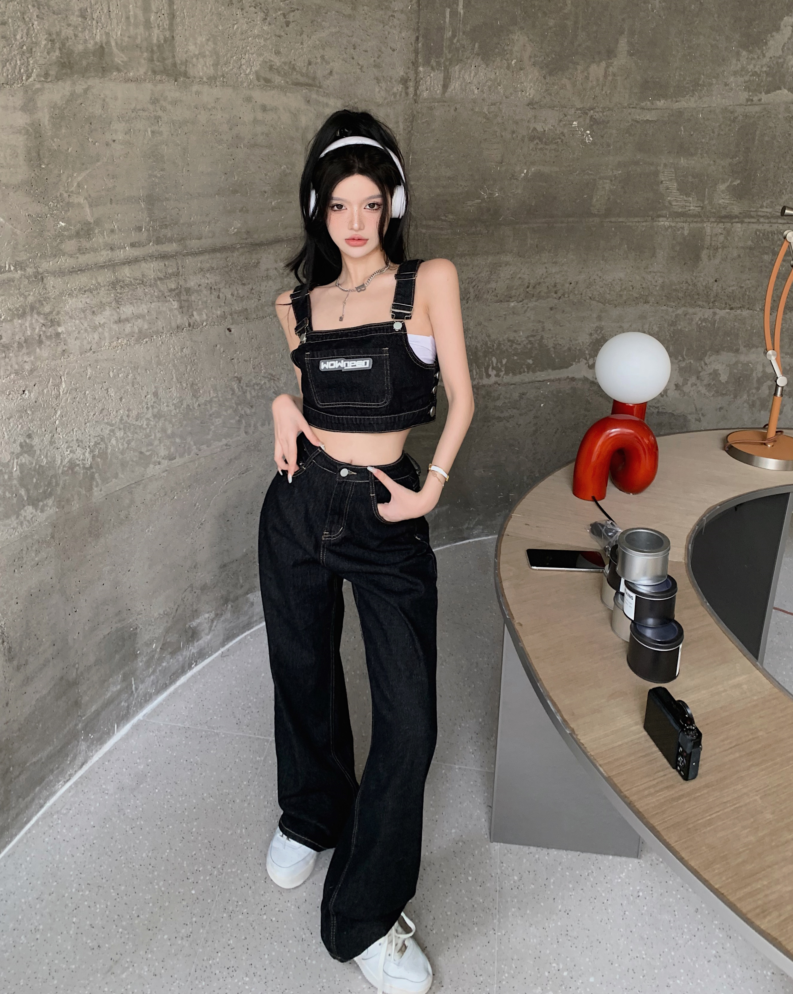 Real shot!  Korean chic hot girl suspender top loose straight jeans trousers suit two-piece set women