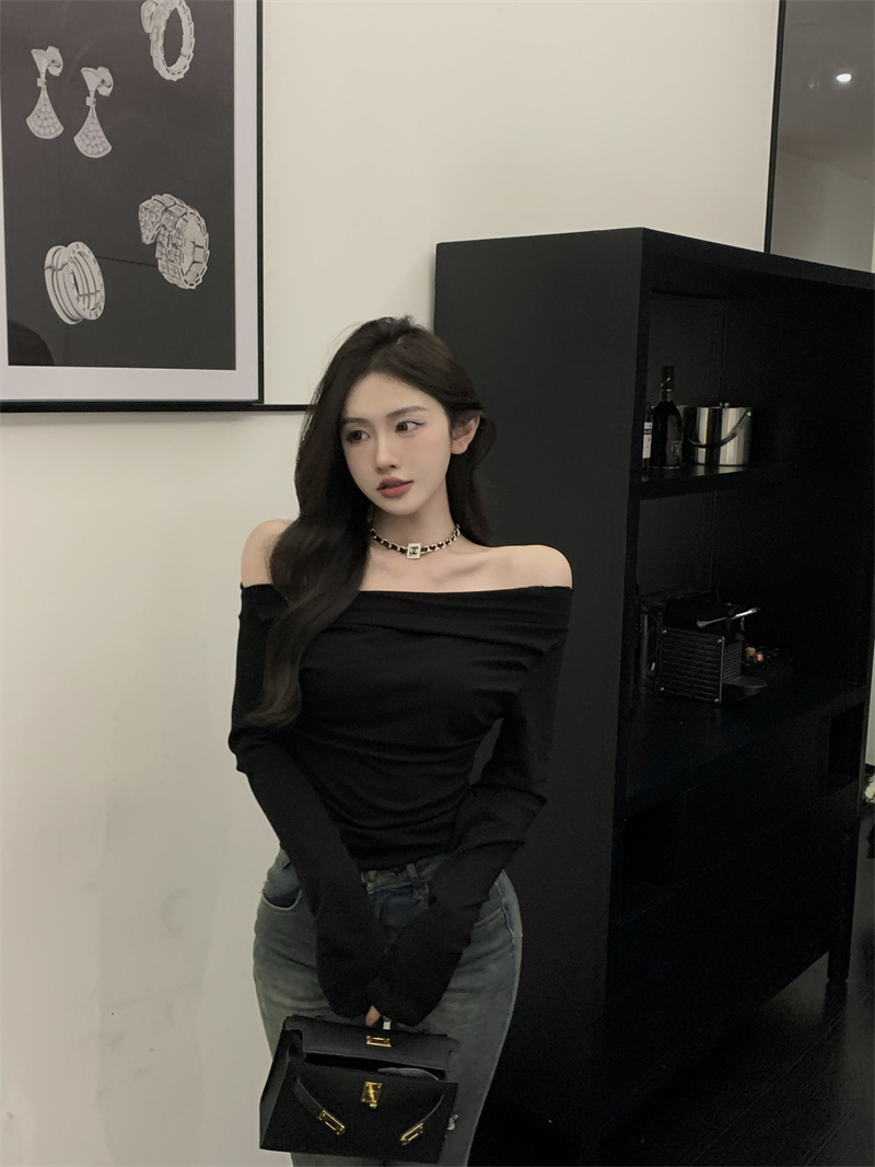 Real shot of hot girls collarbone asymmetric slanted neck sweater for women thin long sleeve one-shoulder T-shirt top