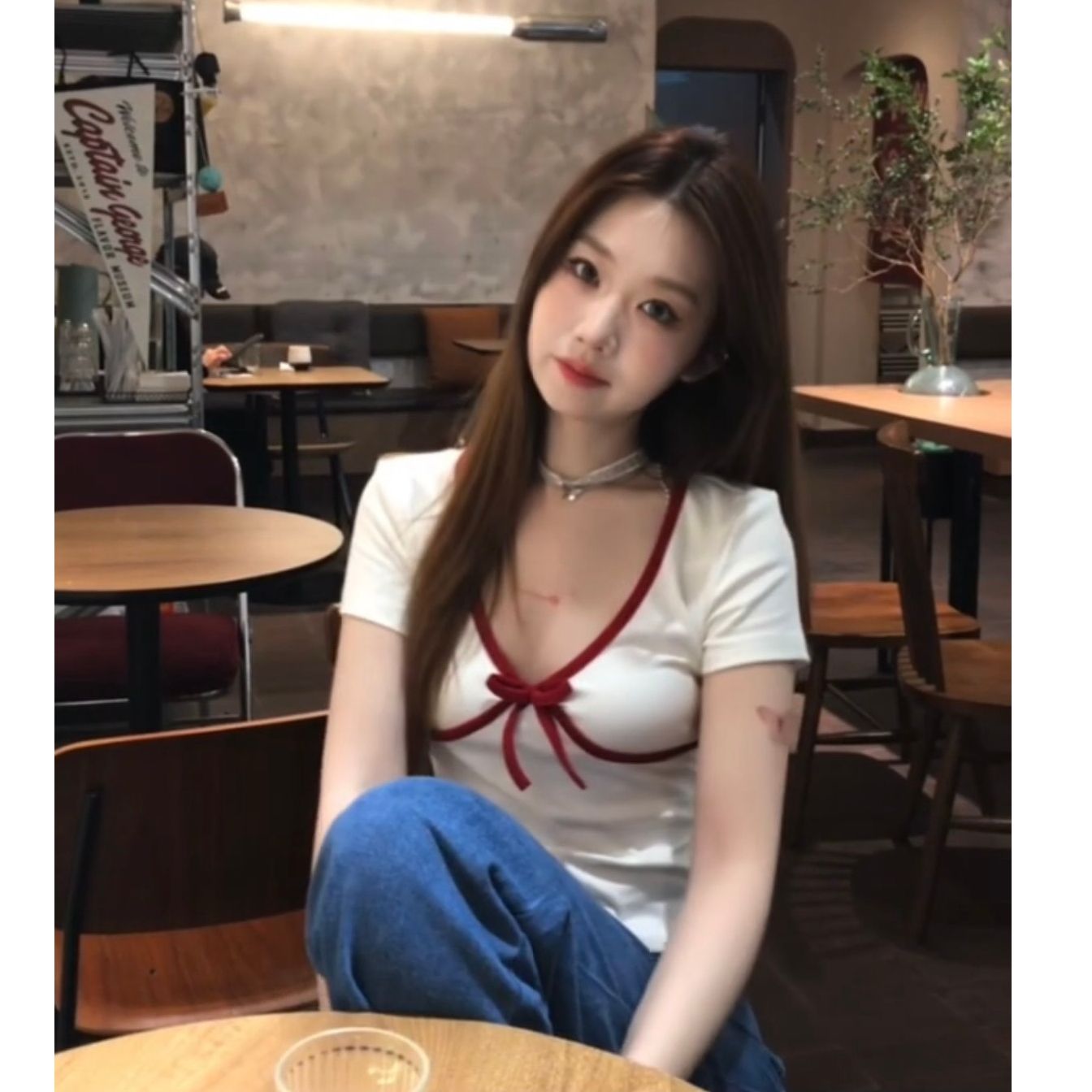 The original new foreign trade model pure desire v-neck short-sleeved T-shirt for women in summer, small waist-hugging and gentle hot girl short top