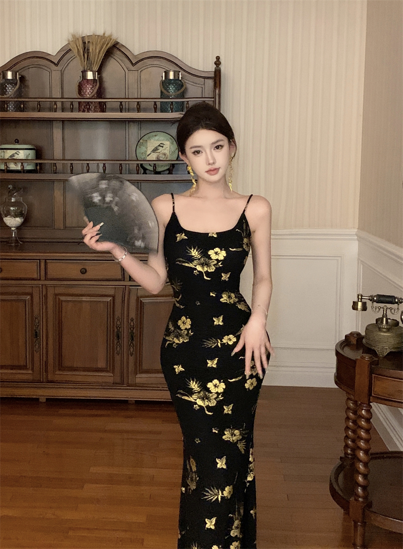 Real shot French retro suspender dress slim and slim temperament pure and sexy hip-covered long skirt