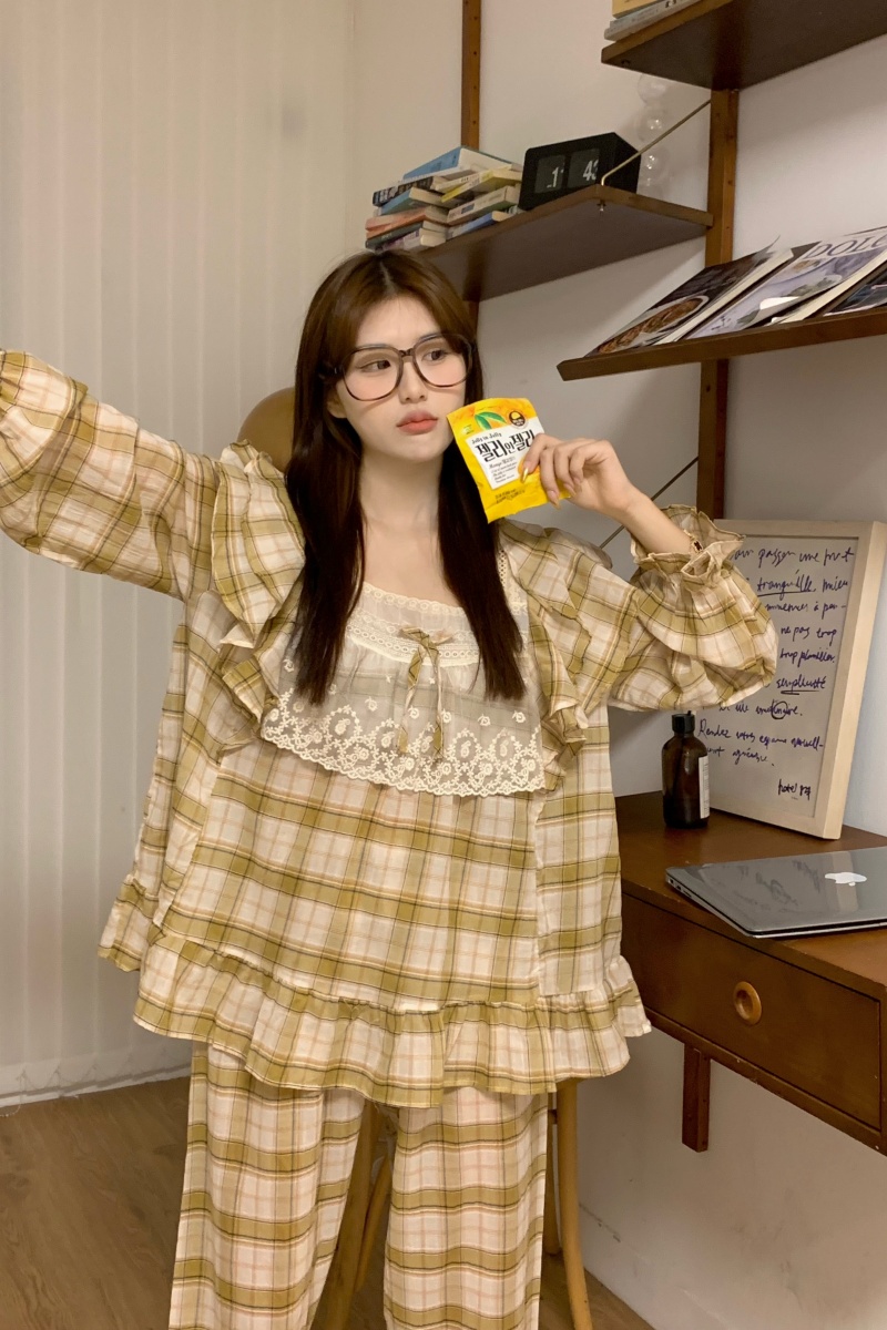 Real shot of Korean version of sweet lace palace style small fresh contrasting color plaid loose cotton yarn autumn home clothing set