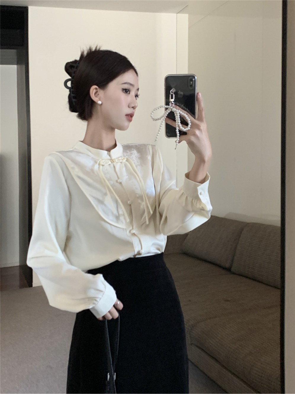 Real shot, spring vintage palace style satin embroidered shirt, bow-boned pearl decorative temperament top
