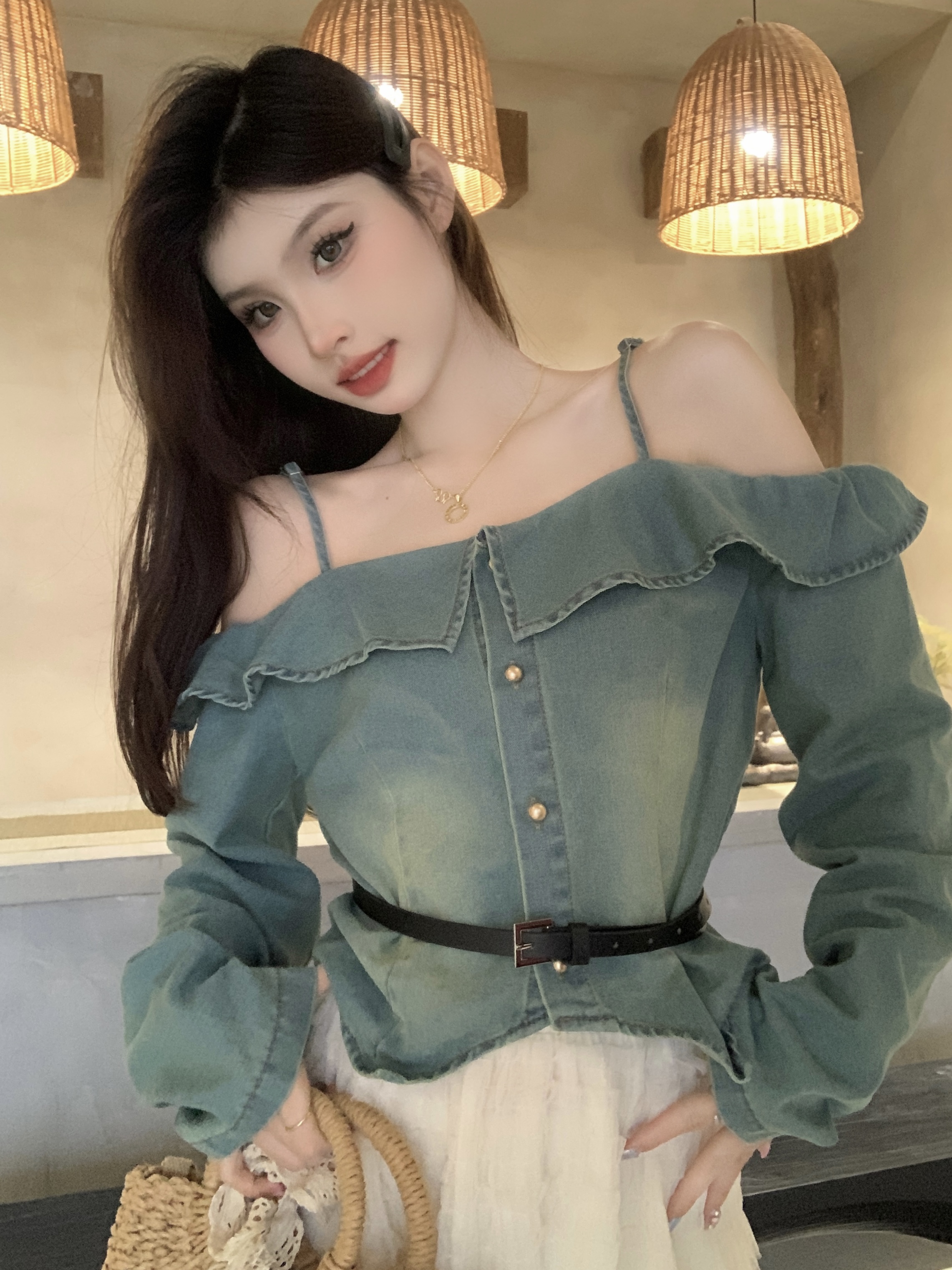 Real shot of 2025 autumn and summer Korean version of one-shoulder suspender denim top + high-waisted skirt two-piece set