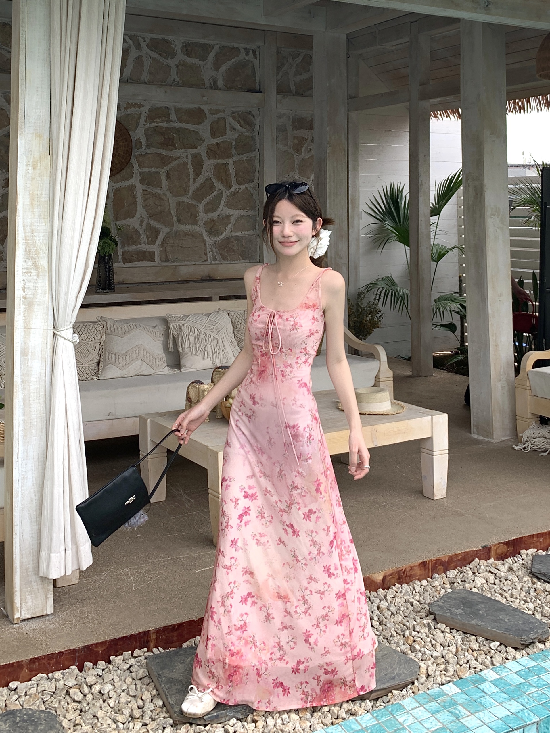 Real-life vacation style pink floral suspender dress for women in summer age-reducing chic slim long skirt