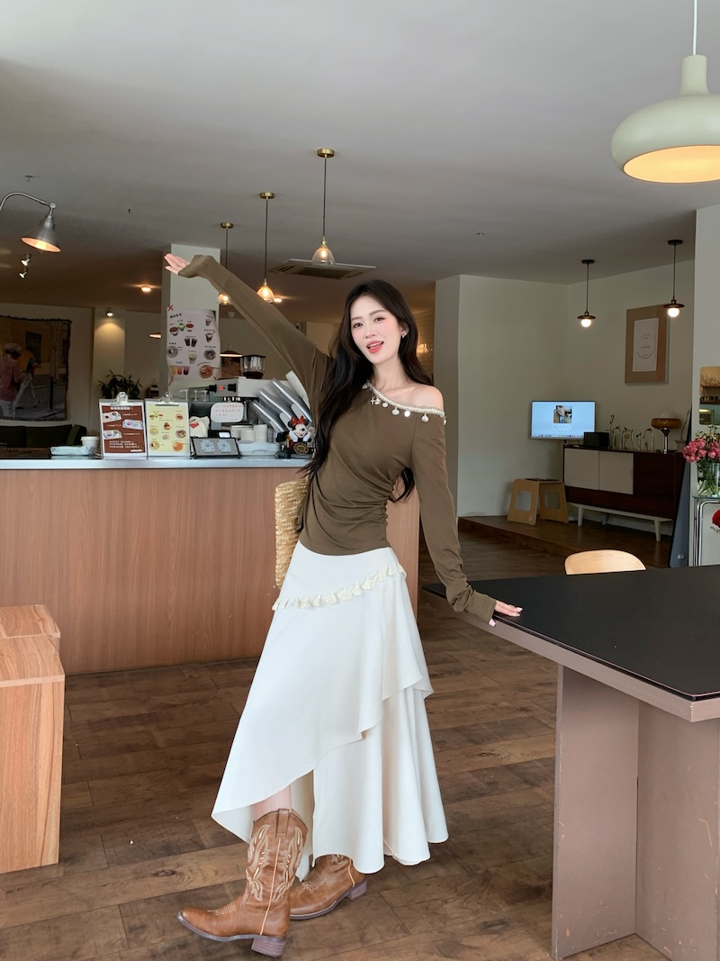Real shot, slim and slim one-shoulder shell sequin long-sleeved T-shirt base shirt + high-waisted tassel skirt
