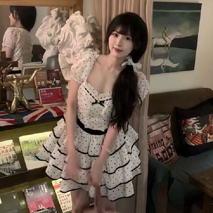 Polka dot puffy dress for women 2025 summer new style waist-hugging hot girl square collar cake skirt