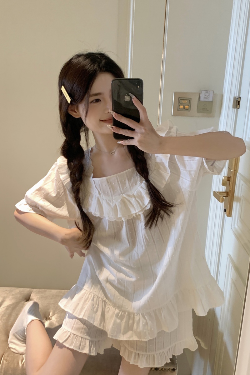 Real shot of Korean version of summer fresh cotton jacquard heavy industry lace loose short sleeve shorts wearing outdoor clothing