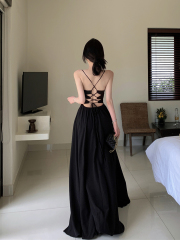 Real shot of retro pure sexy V-neck suspender dress for women on vacation style slim and slim temperament waist-hugging big sling skirt