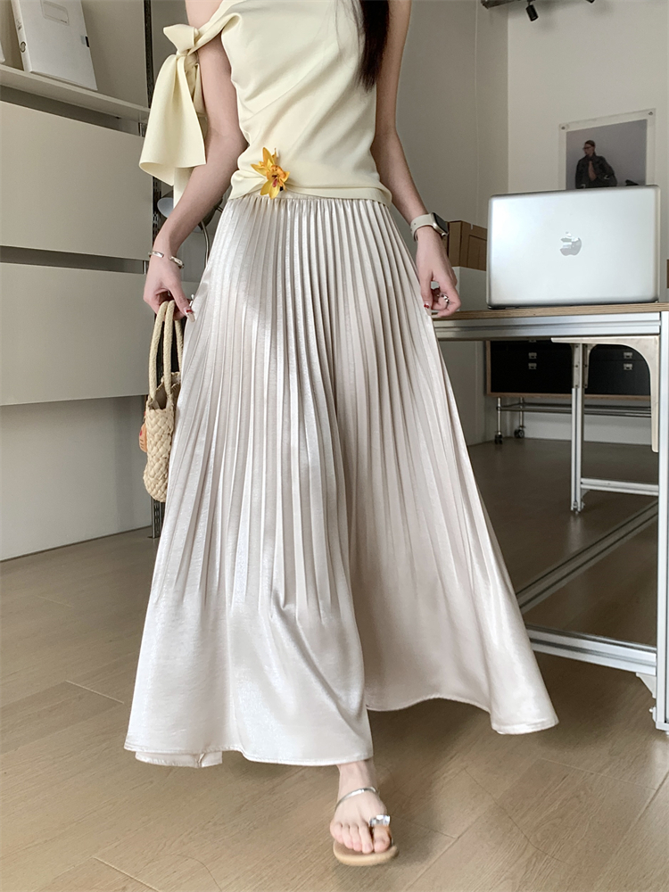 Real shot of new sparkling pearlescent satin pleated skirt for women with large swaying pleated versatile drooping fairy long skirt