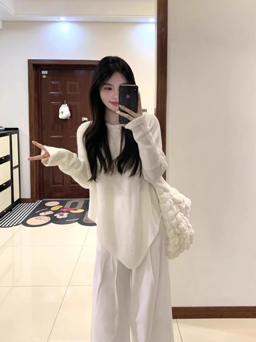 Design-sensory bat sleeve irregular white sweater for women's autumn new gentle relaxed and loose versatile top