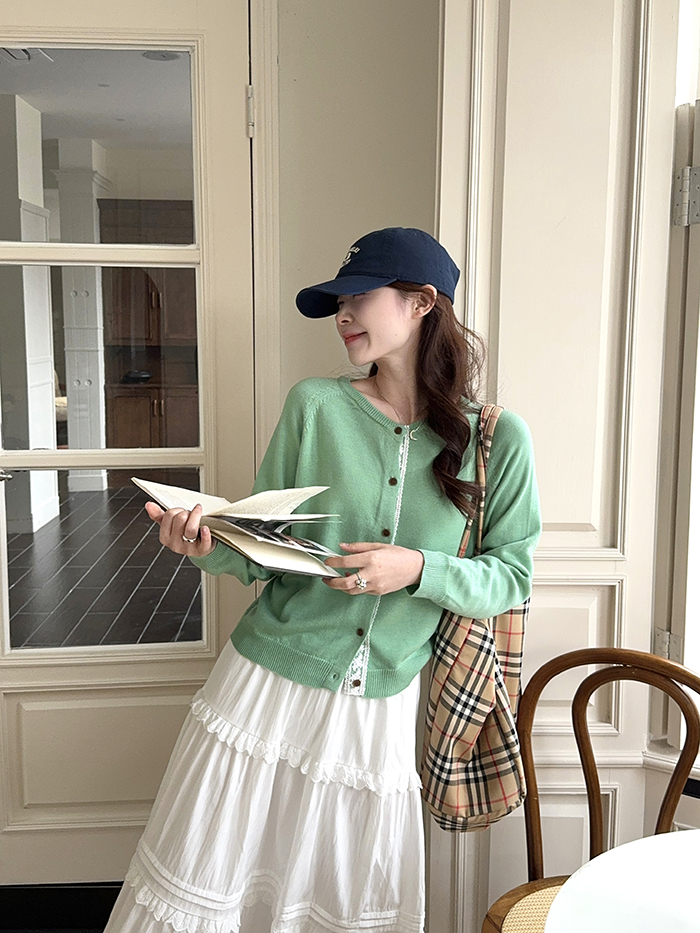 Real shot~ Korean version of lace spliced ​​long-sleeved knitted cardigan + sweet style lace skirt suit