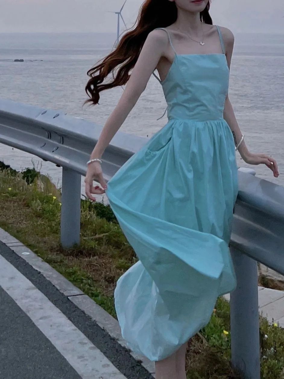 Pure and sexy suspender dress for women in summer 2025 new skirt tied seaside vacation backless long skirt