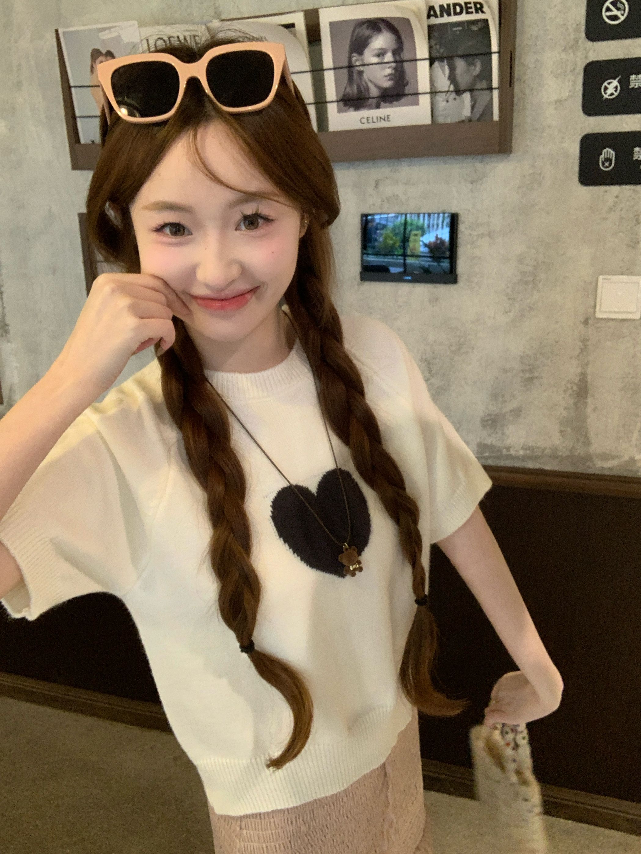 Real shot of a versatile Korean lovely slim short sweater for women in summer T-shirt