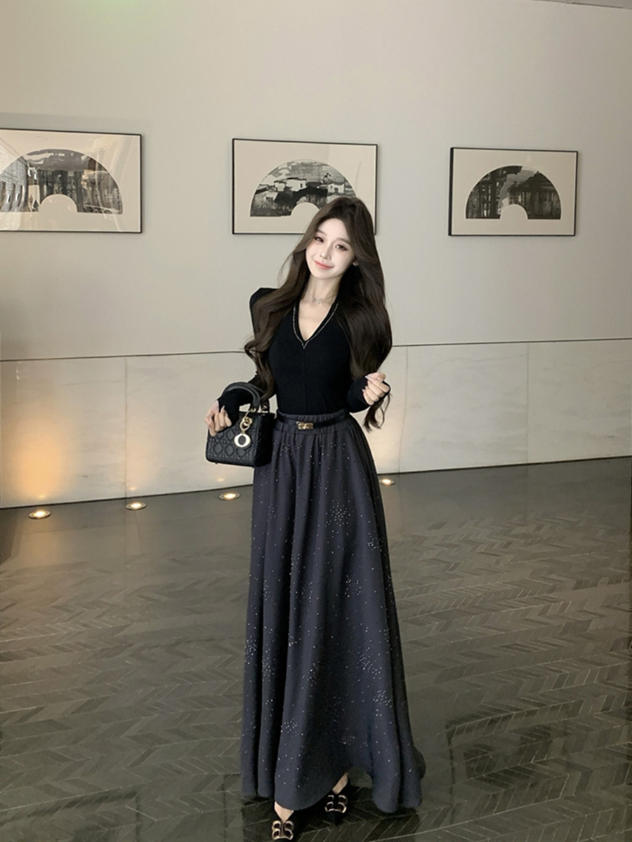 Real shot of retro sexy light luxury heavy industry diamond ironing suit v-neck top T-shirt + umbrella skirt skirt long skirt for women