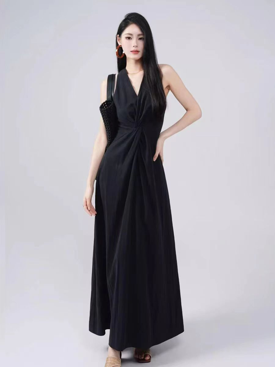 Light mature style solid color V-neck sleeveless dress for summer women's design kink waist halter neck long skirt