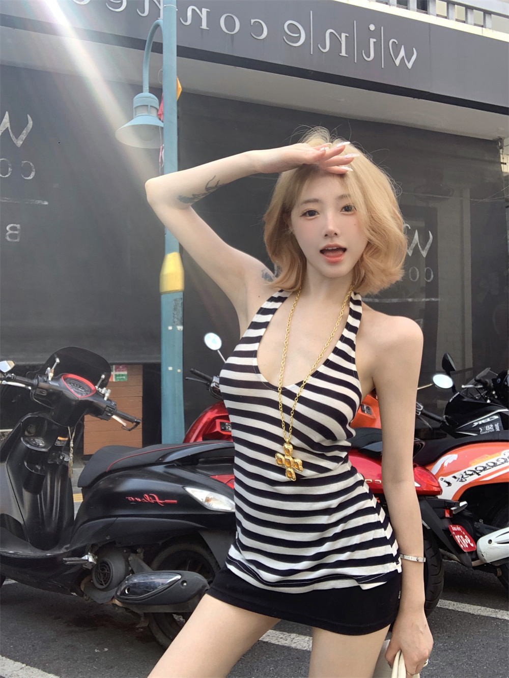 Real shot of wide striped neck vest hot girl high-end base inner layer + hip-cover short skirt elastic skirt