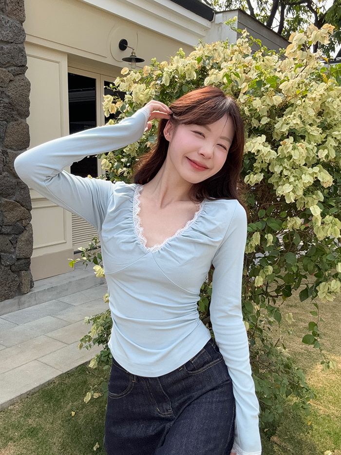 Real shot~ Spring new Korean version slim and pure lace lace V-neck knitted T-shirt top for women